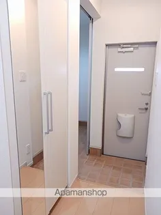 ユニベールB【2階】の玄関