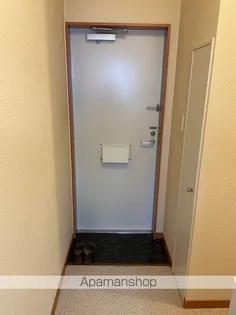 レオパレスマルブル B【208号室】の玄関