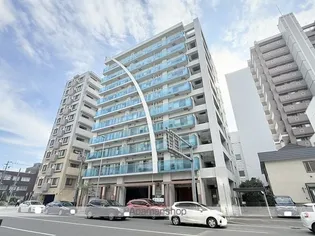 コローレ知事公館前の画像
