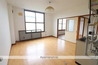 第5ロイヤルマンション【202号室】の居間