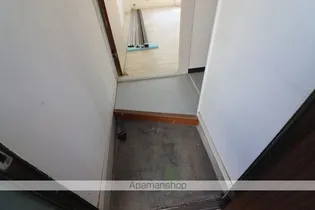 第5ロイヤルマンション【102号室】の玄関