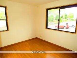 クリサンセマム B棟【1階】の居間