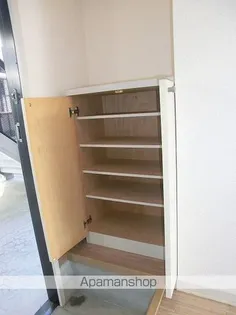 グランドールコート二番館【2階】の玄関