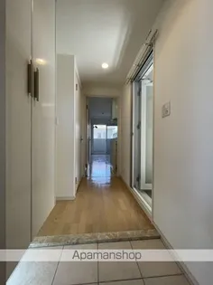 ハウスバーンフリート舟入南参番館【2階】の玄関