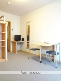 レオパレスPINE【1階】の居間