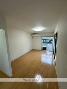 ジョイフル中之庄【B201号室】の居間