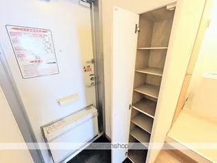 レオパレス木花【203号室】の玄関