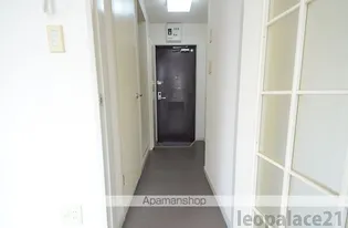 レオパレスR&S【2階】の玄関