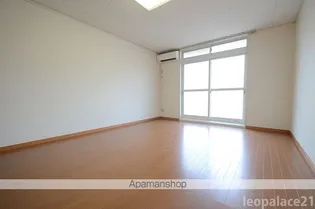 レオパレスKC1【1階】の居間