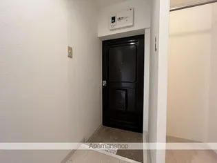 ダイナーズ鶴島【3階】の玄関