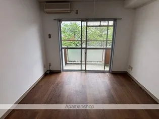 リバーハイツ豊岡【3階】の居間