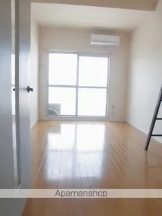 ロフティ北花田【4階】の居間