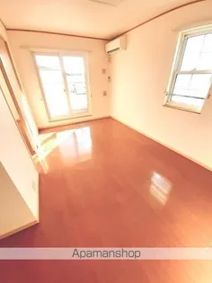 グラシュー・メゾンA【2階】の居間