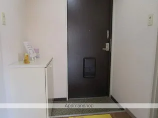 バルセロナマンション【3階】の玄関