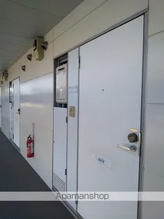 レオパレス久喜南【1階】の玄関