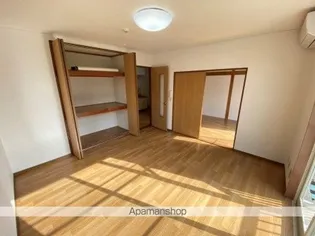 ブロードウェータウンA棟【2階】の居間