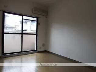 レジデンス新木【302号室号室】の居間