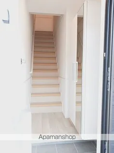 ステラートA【2階】の玄関