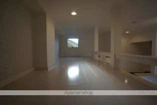 BLUE TOPAZ【2階】の内装