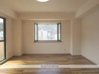 バルセロナマンション【3階】の居間