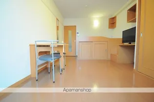 レオパレスポット マム【102号室】の居間