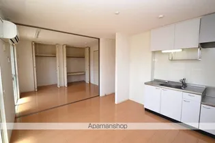 フルール・プリムヴェール D棟【2階】の居間