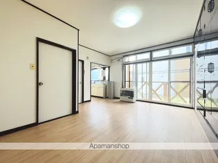 ハイツひばり【1階手前号室】の居間