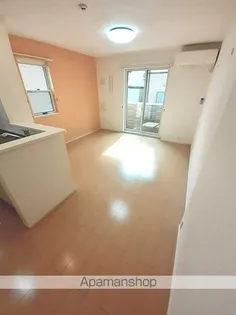 PINE BREEZE壱番館【1階】の居間