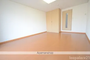 レオパレスKC1【1階】の居間