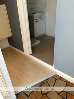 メゾン・ド・東雲【2階】の玄関