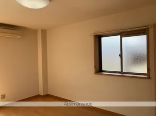 ロイヤルハウス西泉弐番館【2階】の内装