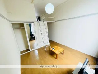 レオパレスグランシャリオ【1階】の居間