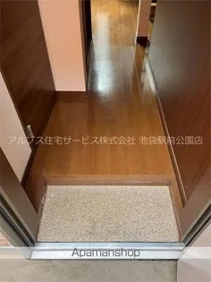 アーバンプレイス目白クア【2階】の玄関