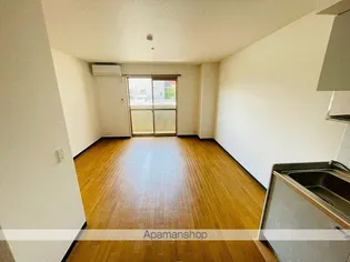 ヤサカガーデン姫坂【1階】の居間