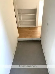 ヴィラナリー観音寺2号棟【303号室】の玄関