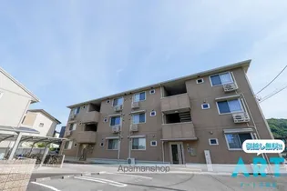 ロイヤル・メゾン B棟【1階】の外観