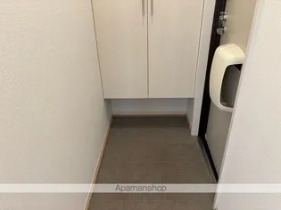 リビングタウン福 B棟【2階】の玄関