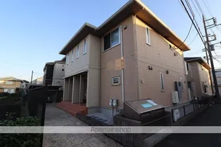 サンク モンタニア B棟【1階】の外観