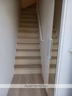 レヴェリ Ⅱ【2階】の玄関