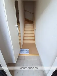 シャトレー ポワリエ A【2階】の玄関