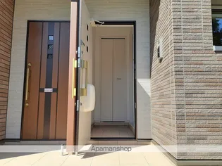 カーサ・セレーノ【1階】の玄関