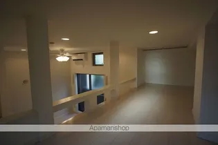 BLUE TOPAZ【2階】の内装