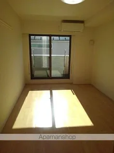 プランドール高井戸【2階】の居間