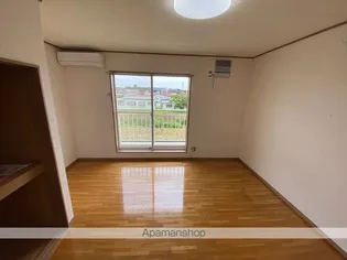 メゾンソレイユ【203号室】の居間