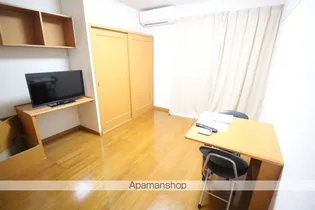 レオパレスアドミラル【110号室】の居間