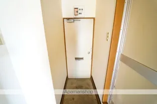 ヴィラ・ドゥマン【205号室】の玄関