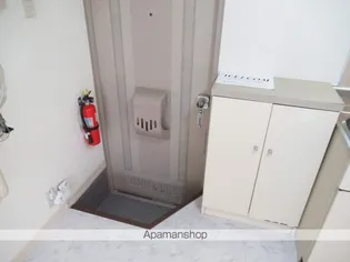 ドミ馬場小路B【101号室】の玄関