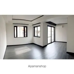 クインテット原宿【3階】の居間