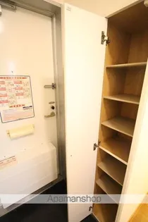 レオパレスアドミラル【110号室】の玄関