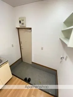 ブロードウェータウンA棟【2階】の玄関